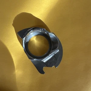 Singer Bobbin Case 172082 Model 201 347 348 401 403 404 500 501 503 Original Vtg - Picture 1 of 3