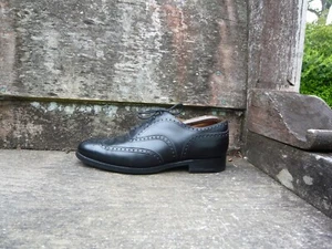 CHURCH’S BROGUES SCHUHE SCHWARZ LEDER UK9 HERREN CHETWYND TOP ZUSTAND - Bild 1 von 9