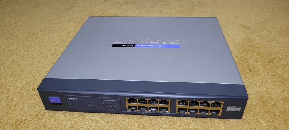 Linksys SR216 16-port switch - Image 1 of 1