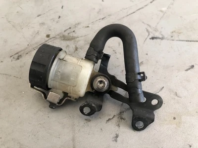 08-19 HONDA CBR1000RR OEM FRENO TRASERO MAESTRO DEPÓSITO LÍQUIDO BOTELLA 047 Foto 1 de 4