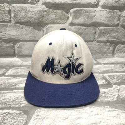 Gorra ajustable Mitchell & Ness Orlando Magic blanca/gris realeza Foto 1 de 4