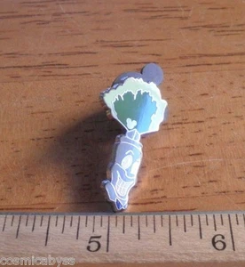 Disney DLR 2011 Hidden Mickey Green Spray World of Color Cast Trading Pin - Bild 1 von 1