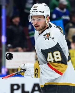 Foto de hockey de Tomas Hertl Vegas debut calentamiento Vegas Golden Knights 8x10 NHL - Imagen 1 de 1