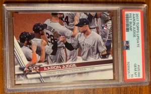 2017 Topps Update #US166B Aaron Judge SP/giving fist bumps PSA 10 #92890571 - Picture 1 of 3