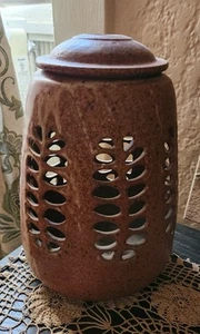 Studio Kunst Keramik signiert handgeworfen 9 7/8 Zoll groß Gelenkglas mit Deckel - Bild 1 von 7