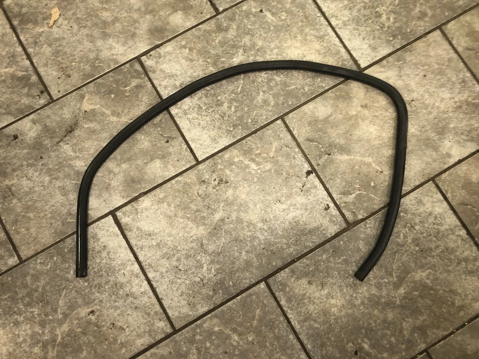 02 03 04 05 06 07 SATURN VUE LADO DEL CONDUCTOR Delantero VENTANA CANAL GOMA Foto 1 de 1