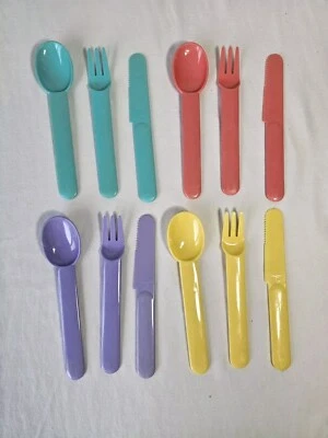 Juego de utensilios de plástico sueco vintage. Cuchillo cuchara tenedor picnic camping colorido Foto 1 de 4