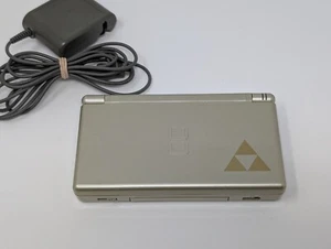 Nintendo DS Lite Legend of Zelda: Phantom Hourglass Gold W/ OEM Charger - Bild 1 von 5