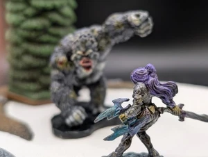 Miniatura de fantasía bien pintada Reaper pelo púrpura niña caballero dnd - Imagen 1 de 4