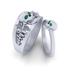 His and Her Totenkopf Ehering Set Arzt Logo passender Totenkopf erstellt Smaragd - Bild 1 von 6