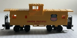 HO scale  207 UNION PACIFIC WIDE VISION CABOOSE KADEE'S - Picture 1 of 8