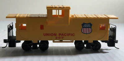 HO scale  207 UNION PACIFIC WIDE VISION CABOOSE KADEE'S - Image 1 of 4