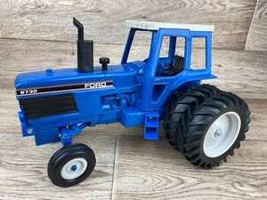 Scale Models Ford 8730 with Duals 1/16 Scale Die-Cast Metal Toy Tractor - Picture 1 of 24