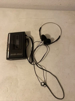 Grabadora de casete compacta Realistic Minisette-18 con auriculares probada Foto 1 de 3