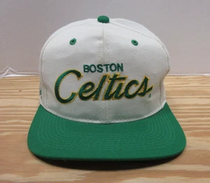 VINTAGE Boston Celtics Mütze Kappe Druckknopflasche weiß Sport Spezialitäten Scripts - Bild 1 von 14