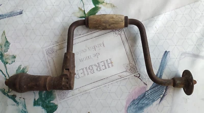 Chignole ou manivelle ancienne, poignée en bois, oxydation, 33 cm - Photo 1/4