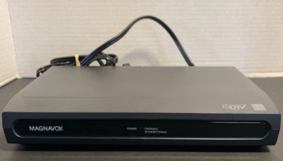 Magnavox DTV Digital To Analog TV Converter TB100MW9 with Remote - Image 1 of 4