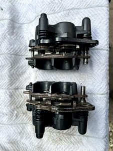 suzuki sv 650 pair front brake calipers. - Picture 1 of 7