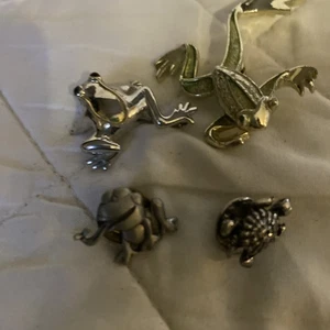 Menge 4 Pins Frösche 1 Schildkröte Anhänger - Bild 1 von 3