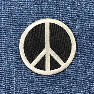 Peace Sign Patch Embroidered Black & White World Peace Badge 2" (Iron Or Sew On) - Picture 1 of 2