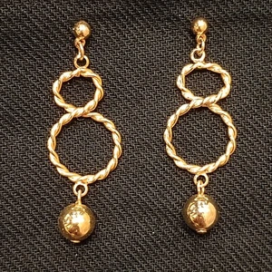 Pendientes colgantes colgantes redondos retorcidos en forma de infinito tono dorado accesorios vintage - Imagen 1 de 9