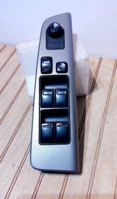 Nissan Altima Driver (LH) 2005-2006 interruptores de ventana maestra y moldura plateada OEM Foto 1 de 4