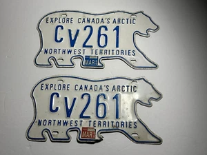 Pair of Vintage Polar Bear NWT License Plates - Picture 1 of 4