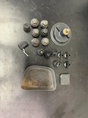 2000 Pontiac Grand Prix Cargo Net Retainers  +Misc Other Pieces Foto 1 de 4