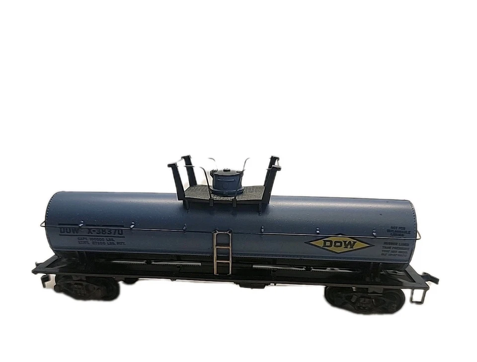 ATHEARN   Dow Chem. Tank Car #1553 1:89 W/ Box; Used - Image 1 of 4