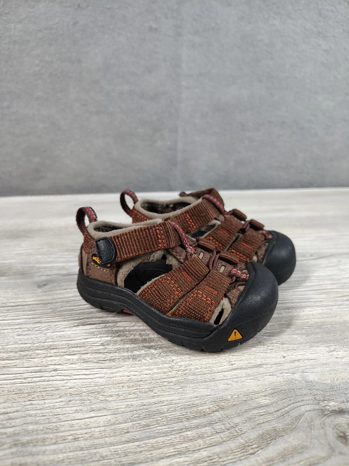 Keen Boys 4c Newport H2 Waterproof Outdoors  Sandals Hiking Shoes Outdoor Active - Image 1 of 4