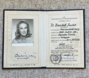 Folleto de identificación con foto médico rubia caliente 1960 - médico obsoleto. Hungría - Imagen 1 de 3