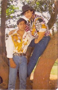 Bollywood Salman & Aamir khan Andaz Apna Apna Post Card Vintage Original Unposte - Picture 1 of 2