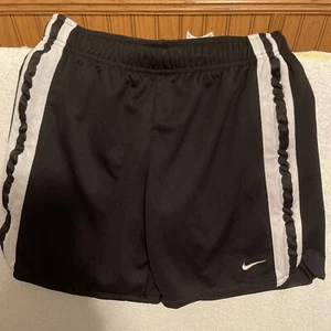 Nike Youth Boys Size Medium Stripe Basketball Shorts Black Swoosh - Picture 1 of 3