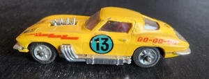 CORGI TOYS 337 CHEVROLET CORVETTE STING RAY YELLOW LAZY BONES 1960s ORIGINAL - Picture 1 of 7