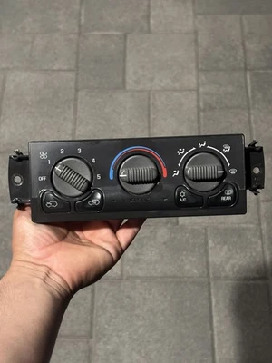 Chevy Suburban Tahoe Silverado GMC Yukon 2000-2002 control de clima 15054698 OEM Foto 1 de 4