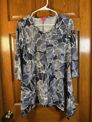 Sunny Leigh Women's Floral Blouse Medium 3/4 Sleeves Navy & White - Image 1 of 3