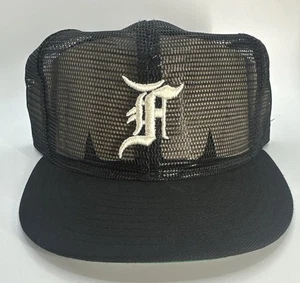 Fear of God x New Era 59Fifty Truckermütze nicht verstellbar schwarz 7 3/4 Mesh Essentials - Bild 1 von 6