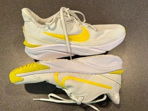 Nike Kinder Größe 5Y Star Runner 4 GS Summit weiß Opti gelb Turnschuhe DX7615-101 - Bild 1 von 8