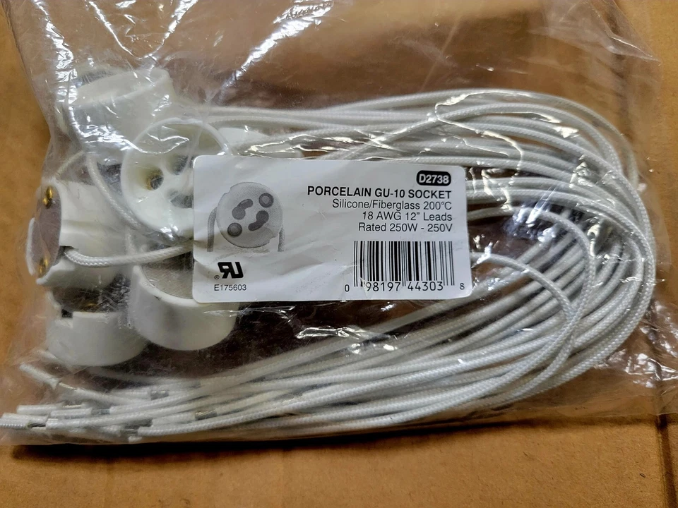 Porcelain GU-10 Socket - Image 1 of 1