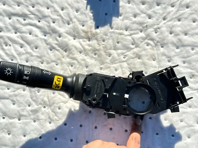 Interruptor de control de señal de giro del faro eléctrico KIA RIO 2016 2017 OEM. Foto 1 de 4