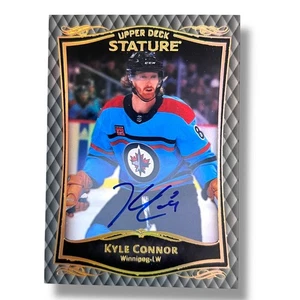 2024-25 Upper Deck Statura Kyle Connor 2023-24 Aggiornamento Auto #1  - Foto 1 di 2