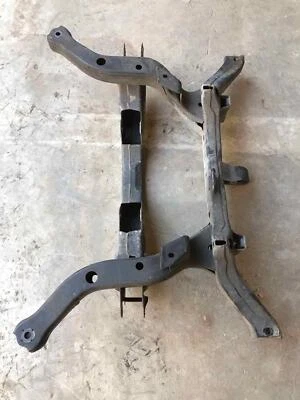 Submarco travesaño tren de rodaje suspensión trasera Saturn Vue 2002-2003 Foto 1 de 4