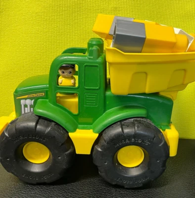 Mega Bloks John Deere Transforming Tractor Or Dump Truck  Farmer Figure 18 bloks - Image 1 of 4