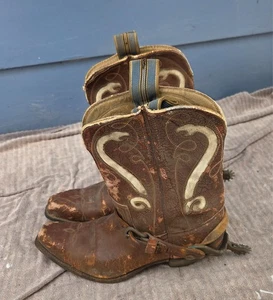 Botas de Vaquero Antiguas RARAS y Espuelas Años 40 con Incrustación Serpentina Exhibición Cuero Rígido - Imagen 1 de 24