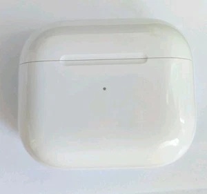 TYLKO ETUI ŁADUJĄCE•Apple AirPods (3. Generacja) Część zamienna Charging Case only - Zdjęcie 1 z 4