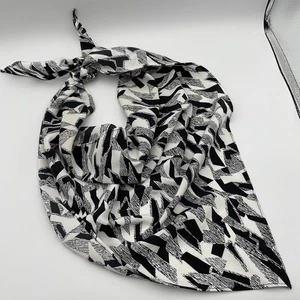 Schwarz und weiß Dreieckstuch 29x29x39" geometrisches Bandana Halstuch - Bild 1 von 6