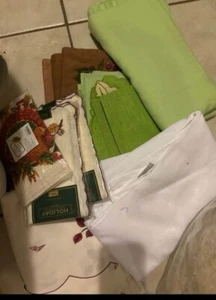 Bag Of Tablecloths And Placemats& Etc. - Picture 1 of 5