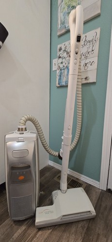 Foto 1 di 24