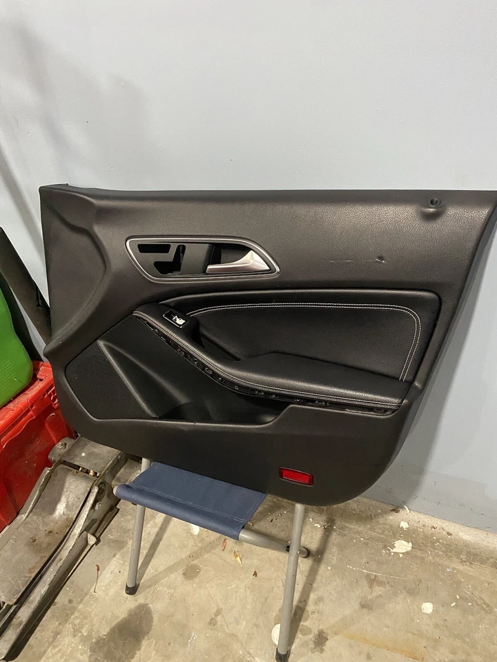 Panel interior puerta pasajero delantero derecho mercedes-benz clase cla250 14-19  Foto 1 de 1