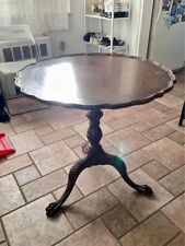Vintage wooden pie crust table in good condition